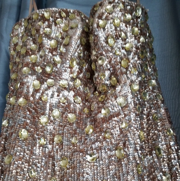 Formal dress - Picture 2 of 4